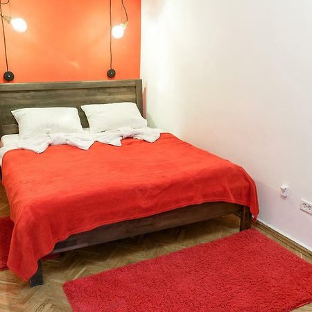 Red & Yellow Apartment 利沃夫 外观 照片