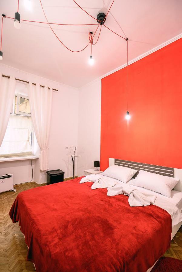 Red & Yellow Apartment 利沃夫 外观 照片