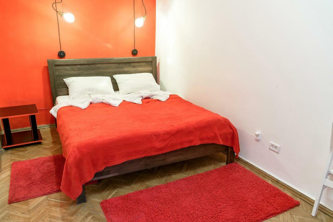Red & Yellow Apartment 利沃夫 外观 照片